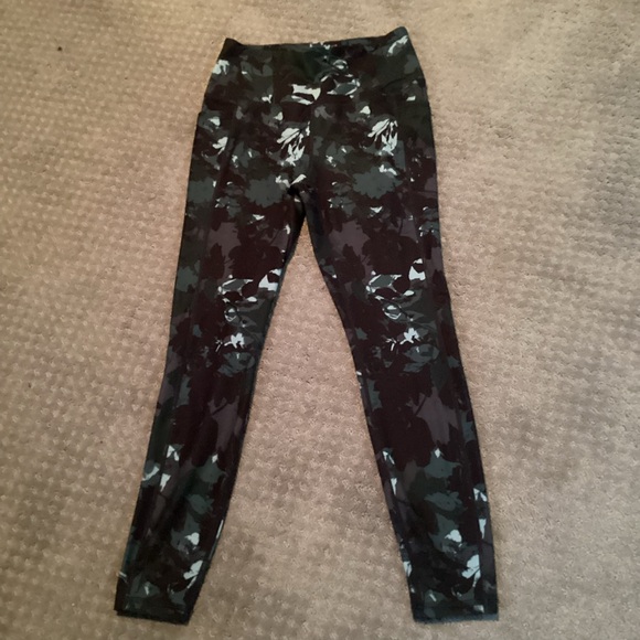 RBX workout/ yoga Leggings, floral print, capri length, size Medium - Picture 2 of 8